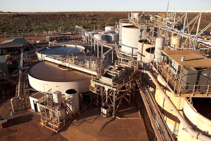 Kopalnia złota Tanami, znajdująca się w odległości około 540 km na północny zachód od Alice Springs w Australii, to podziemna kopalnia, która produkuje 459 tys. uncji (około 13 ton) złota rocznie